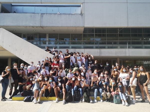 Photo-de-groupe-rentrée-2020-COM1 2026