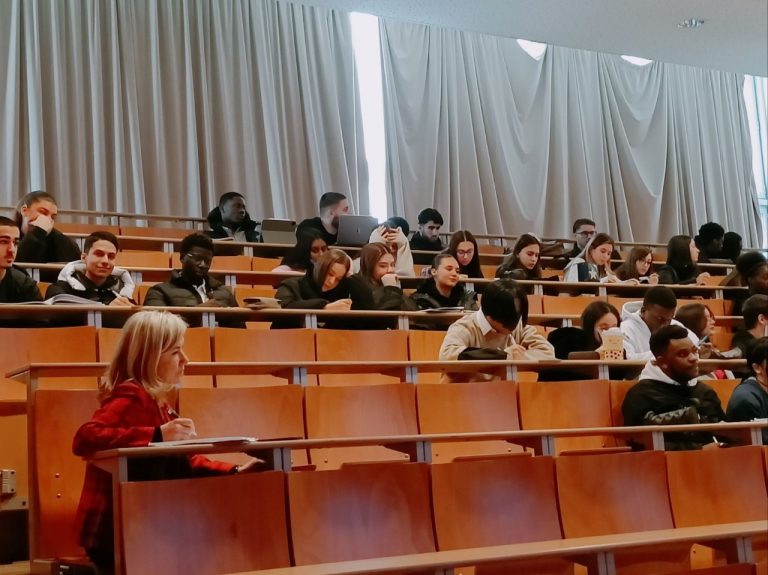 etudiants BTS CI amhi à l'écoute