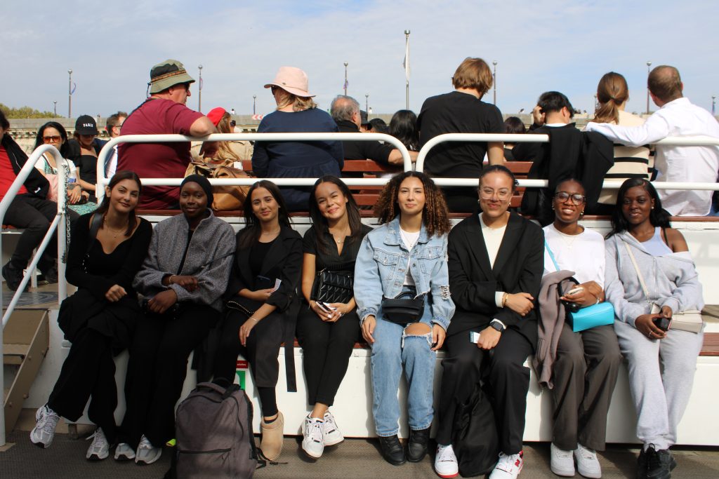Etudiants BTS Com sur bateau Seine