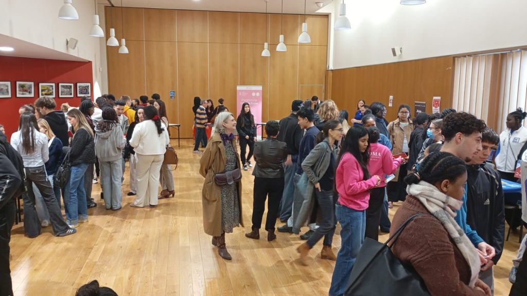 Forum Grandes écoles au campus Ecole commerce Paris 2025
